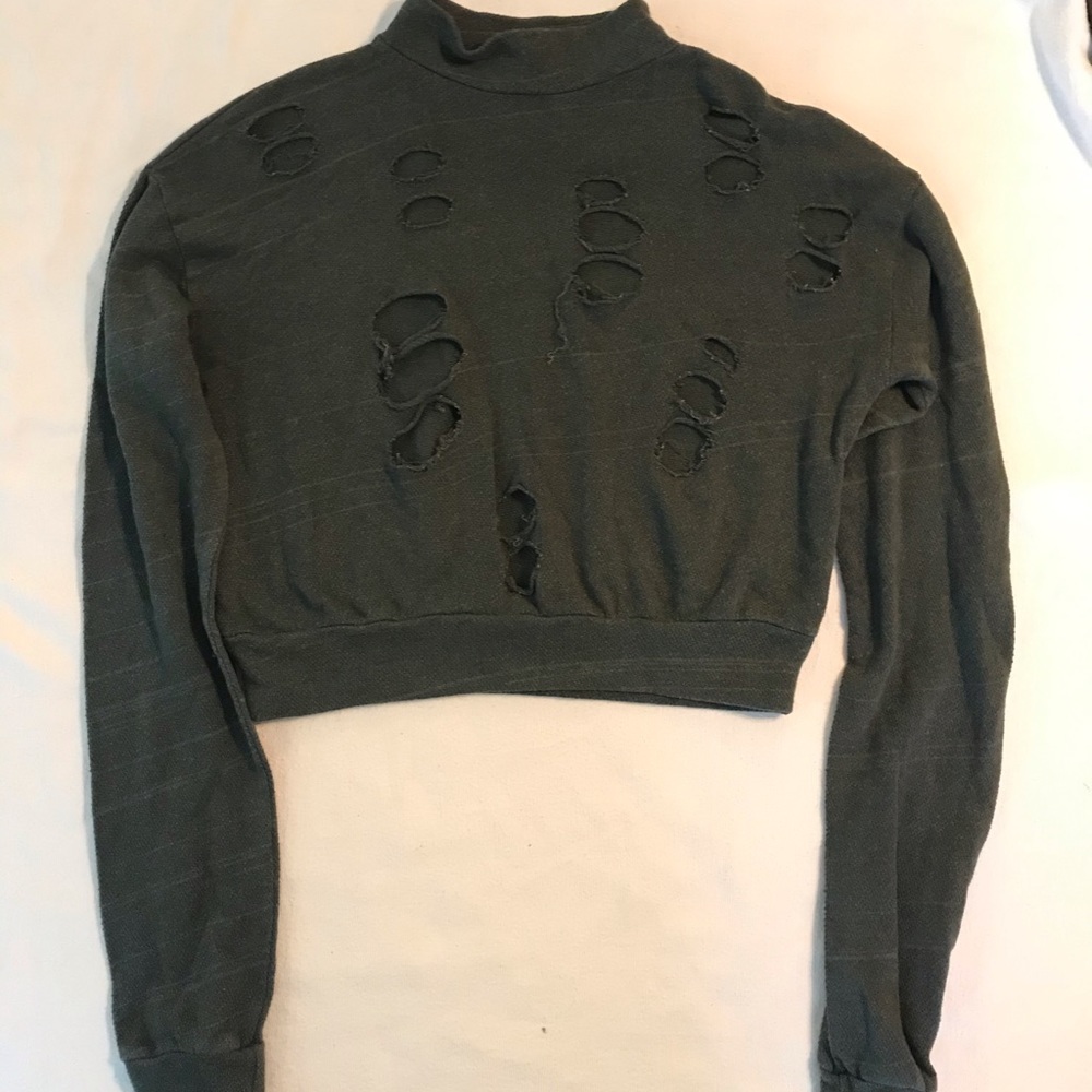 🎄3/$20🎄The Clas-sic brand crop shirt